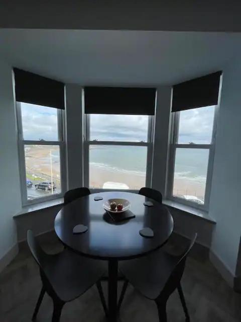 Superb 2 Bedroom Sea View Flat Scarborough Dış mekan fotoğraf